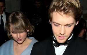 Taylor Swift Hides Her Left Hand in First Sighting Amid Joe Alwyn Engagement Rumors 