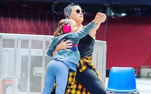 Pink Won't Let 10-Year-Old Daughter Have Own Phone: There's a Light and Shadow Side to Technology