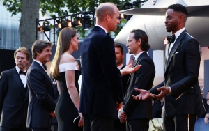 Tom Cruise Gives Kate Middleton a Hand in Front of Prince William at 'Top Gun: Maverick' Premiere