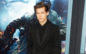 Harry Styles Steals Hearts by Surprising Guitarist With Birthday Cake During Budapest Show