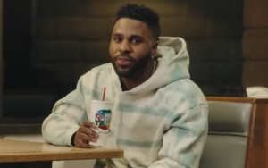 Jason Derulo Makes Cameo in Duke and Jones, Louis Theroux and Amelia Dimz's 'Jiggle Jiggle' Visuals