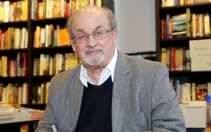 Suspect Arrested in Salman Rushdie Stabbing 