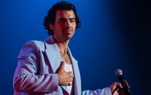 Joe Jonas Urges People to Normalize Men Wearing Make-Up: 'It's Great to See'