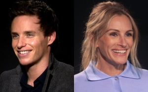Eddie Redmayne Left Red-Faced After 'Making a Fool of Himself' in Front of Julia Roberts