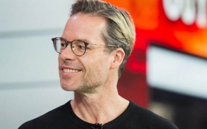 Guy Pearce Admits Helping to Raise His Disabled Sister Made Him Reluctant to Have Kids