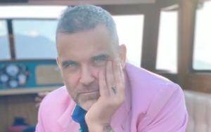 Robbie Williams Insists It's 'Hypocritical' to Turn Down Offer to Perform at Qatar World Cup