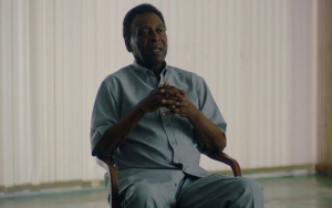 Pele Insists He's 'Strong With a Lot of Hope' After His Cancer Treatment Is Reportedly Suspended
