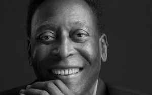 Football Icons Lead Tributes to Pele Following His Death