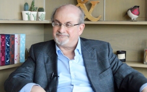 Salman Rushdie Has Found It 'Very, Very Difficult to Write' as He Suffers PTSD After Stabbing