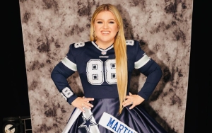 Kelly Clarkson Criticized for Wearing Dallas Cowboys Dress at NFL Honors 2023