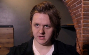 Lewis Capaldi's Fans Take Over Singing as He Experiences Tourette's Symptoms on Stage