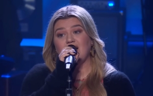 Kelly Clarkson Savagely Shades Ex Brandon Blackstock During 'Kellyoke' Performance