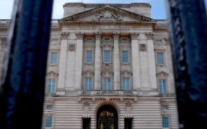 Man Arrested for Throwing Shotgun Cartridges Into Buckingham Palace