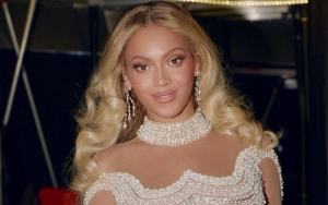 Beyonce Assists Fan in Gender Reveal During German Tour Stop