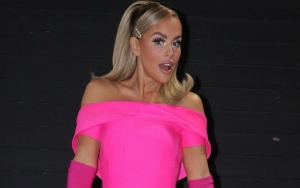 Jenny McCarthy Commends 'Brave' Makeup Artist for Airbrushing Her Crotch