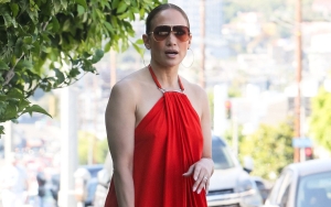 Jennifer Lopez Flips Out at Paparazzi After Getting Locked Out of Gym