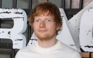 Ed Sheeran Surprises Fans at 'Legendary' Chicago Hot Dog Restaurant Known for 'Insulting' Buyers