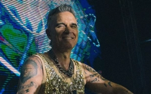 Robbie Williams Recalls Pooping His Pants on Stage Due to Food Poisoning