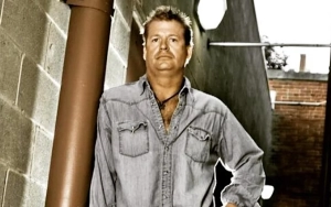 Country Singer Charlie Robison Dead at 59 After Suffering Cardiac Arrest