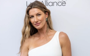 Gisele Bundchen Brings Pants-Free Trend to New York Fashion Week