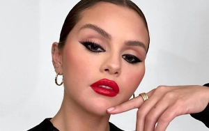 Selena Gomez Trades Glam Look for Bare Face and Wrist Brace After MTV VMAs