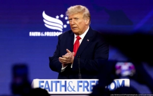 Donald Trump Goes Off on Howard Stern for Being 'Disloyal,' Calls Radio Host a 'Broken Weirdo' 