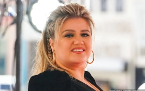 Kelly Clarkson Used to Keep Her Emotions Bottled Up Until She Blew Up