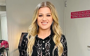 Kelly Clarkson Recalls Embarrassing Wardrobe Malfunction While Filming 'Since U Been Gone' MV