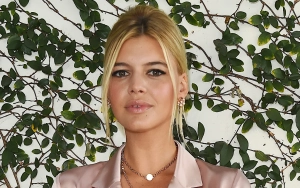 Kelly Rohrbach Flaunts Baby Bump on Beach Day Out With Husband Steuart Walton