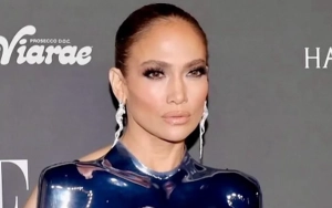 Jennifer Lopez Flaunts Serious Abs in Barely-There Breastplate at Elle Women in Hollywood Awards