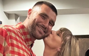 Travis Kelce Attempts to Stay Cool as Crowds Go 'Absolutely Insane' Over Taylor Swift at NFL Game