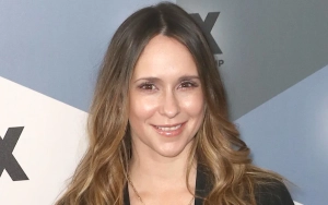 Jennifer Love Hewitt 'Filled With Hope' for 2024 After Going Through 'a Lot No One Knew About'