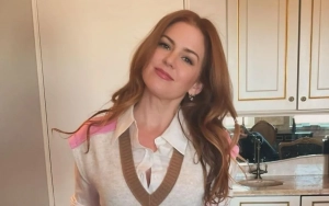 Isla Fisher Gets 'Mystery' Letter on Valentine's Day Every Year