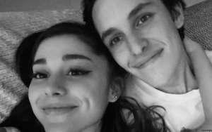 Ariana Grande Finalizes Divorce From Dalton Gomez