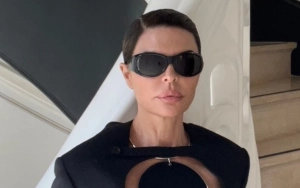 Lisa Rinna Ditches Her Clothes in Mirror Selfie to Shows Off Fresh Spray Tan