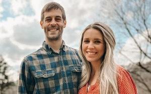 Jill Duggar and Derick Dillard Defended After Sharing Photos From Stillborn Daughter's Funeral
