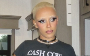 Doja Cat Stuns at The Daily Front Row's Fashion Awards With Her Bold Getup