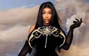 SZA Warns Fans at Melbourne Show to Stop Throwing Items Onstage