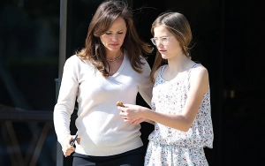 Jennifer Garner and Mini-Me Daughter Violet Enjoy Lunch in L.A.