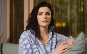 Aisling Bea Announces Pregnancy After Hilarious Bump Debut