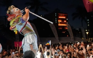 JoJo Siwa Hits Back at Troll Who Called Her Man During Foul-Mouthed, Boozy Set at L.A. Pride