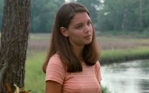 Katie Holmes Reveals Thoughts on 'Dawson's Creek' WhatsApp Group and Series Impact