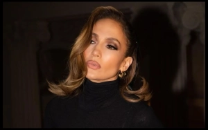 Jennifer Lopez Seen Wearing Charm Bracelet With Ben Affleck's Initial Amid Separation Rumors 