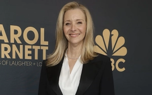 Lisa Kudrow Opens Up About Struggles With Studio Audience Laughter on 'Friends'