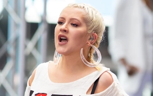 Christina Aguilera Shocked by Daughter Summer's Handstand in Rare Video
