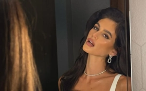 Kaia Gerber Channels Mom Cindy Crawford in Stunning Oscars Outfit Recreation