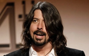 Dave Grohl Deemed 'Serial Cheater' by Ex Kari Wuhrer After Secret Child Revelation