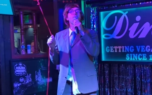 Chris Martin Wears Disguise to Sing at Las Vegas Karaoke Bar