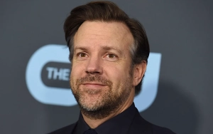 'Scared' Jason Sudeikis Begs Autograph Seekers to Stop Chasing Him During Night Out
