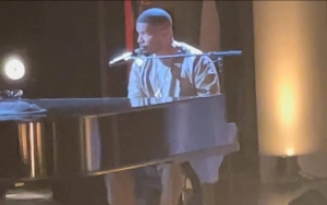 Jamie Foxx Breaks Down in Tears During His Return to Stage After Health Struggle